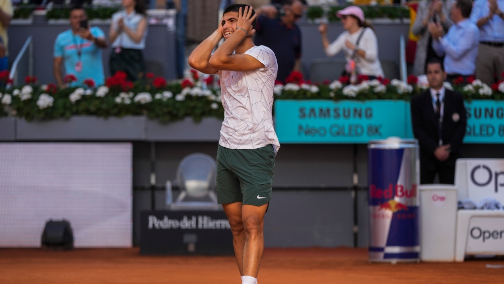 Alcaraz Kalahkan Nadal di Madrid Open