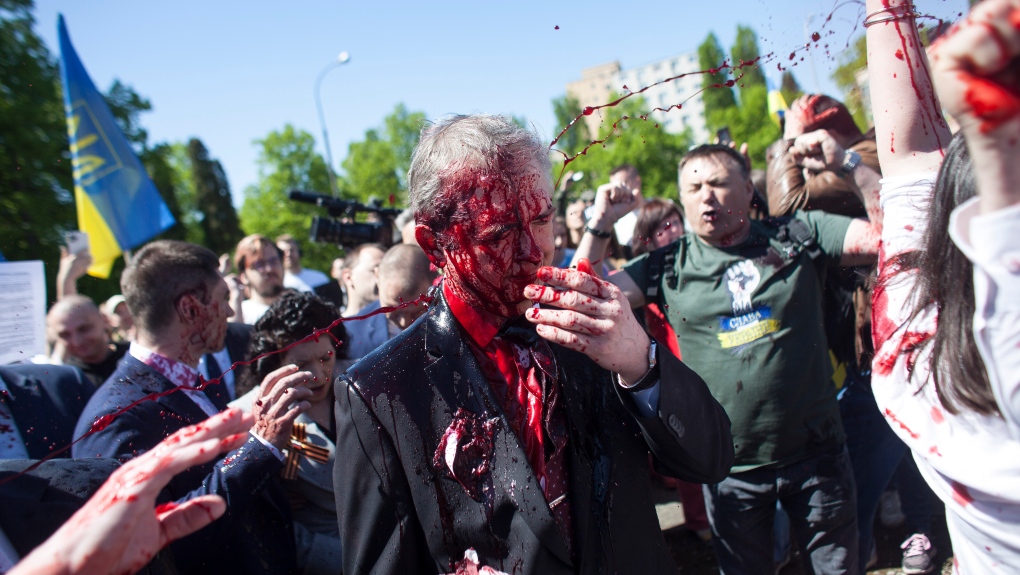 Duta Besar Rusia untuk Polandia dipukul dengan cat merah