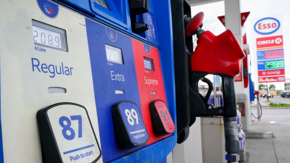 Los precios de la gasolina establecen récords en Ontario, Quebec