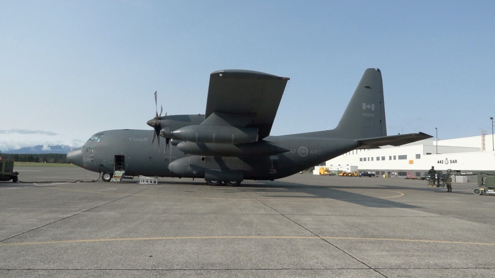 1st of 2 CC-130 'Hercules' search and rescue planes arrives in Comox