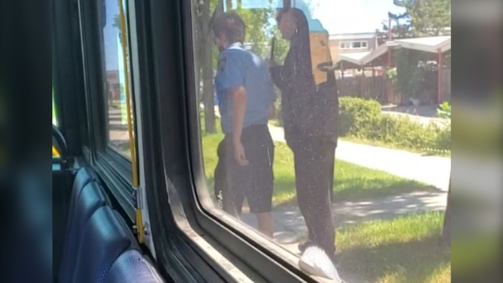 'It just made my heart warm': Winnipeg bus driver's act of kindness captured on video