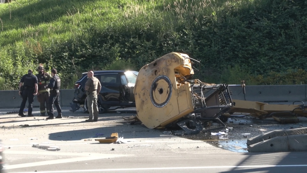 'Major delays' expected on Highway 1 after truck transporting excavator crashes into overpass