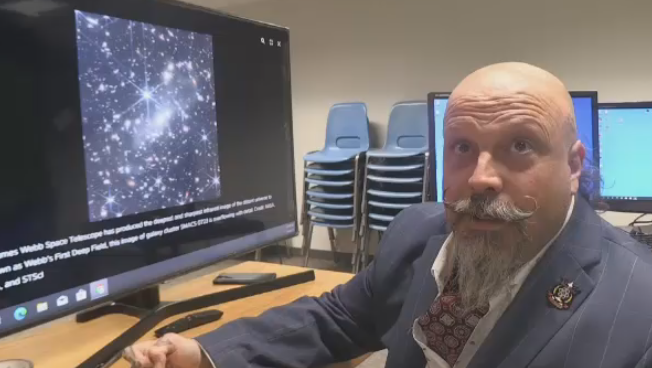 “Che tempo per rimanere in vita”: un professore di fisica locale commenta il James Webb Space Telescope