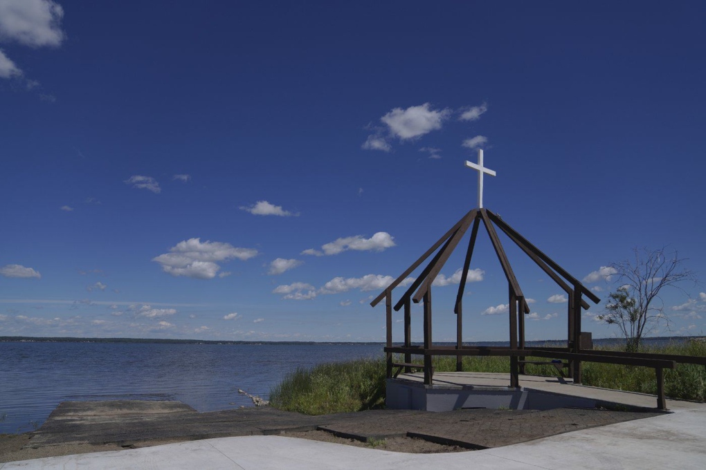 Cleansing stations to be added at Lac Ste. Anne to deal with blue-green algae