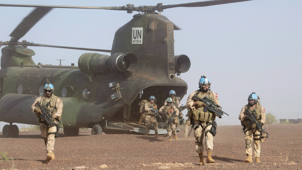 Canadian infantry and medical personnel disembark a Chinook helicopter as they take part in a medical evacuation demonstration on the United Nations base in Gao, Mali, Saturday, December 22, 2018. Canadian peacekeepers in Mali were pressed into service after extremists with links to Al Qaeda attacked a United Nations base, killing 10 and injuring dozens more. THE CANADIAN PRESS/Adrian Wyld