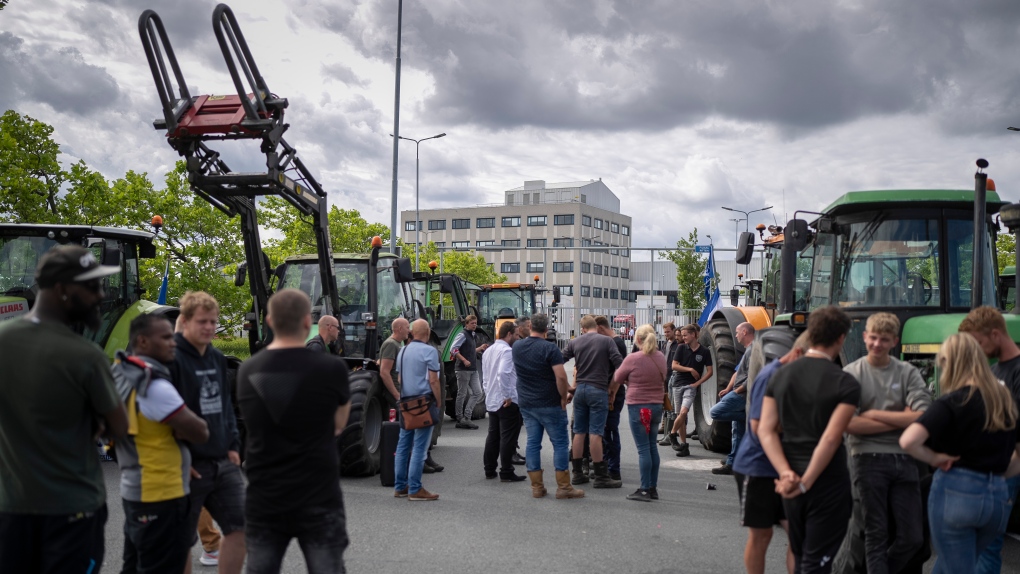 Protesta de agricultores holandeses: almacenes de alimentos cerrados