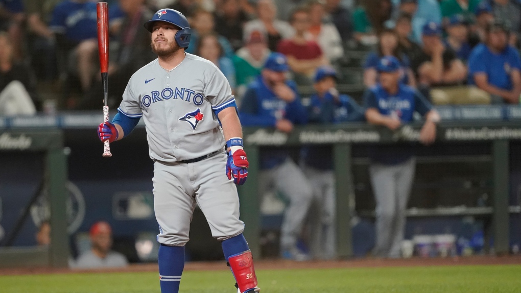Eugenio Suarez homers in 11th as Mariners top Blue Jays 5-2