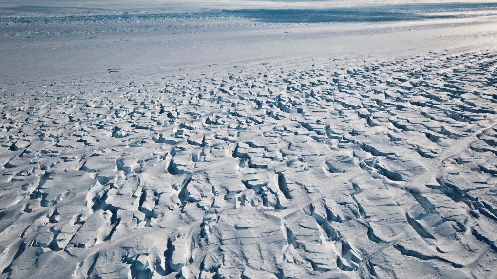 Antarctische ijsplaten smelten sneller: onderzoek van Caltech en JPL