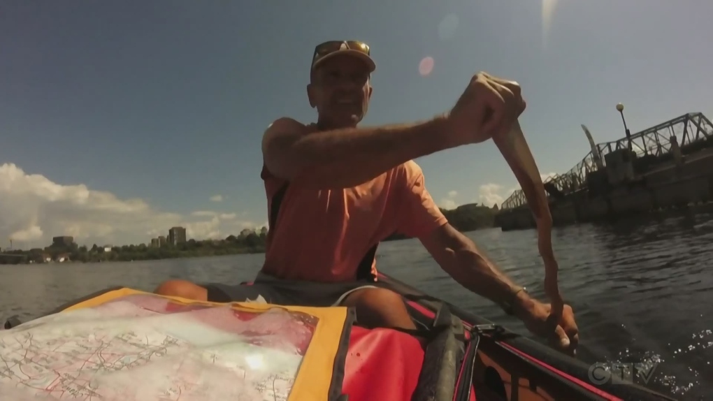 Un homme de la Colombie-Britannique espère que son voyage en canot en solo à travers le Canada inspirera les autres