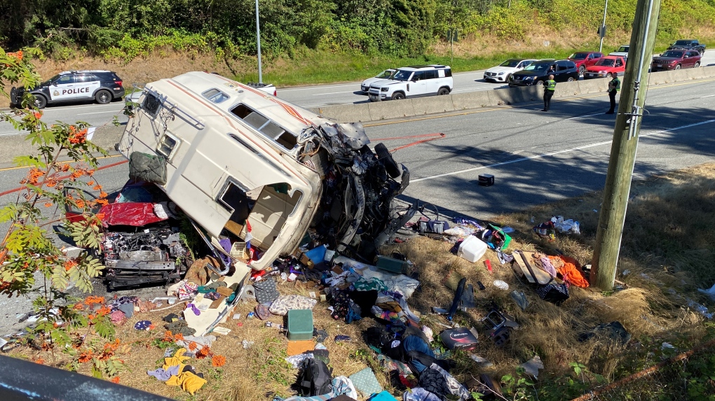 Woman facing 5 criminal charges after West Vancouver wrong-way crash