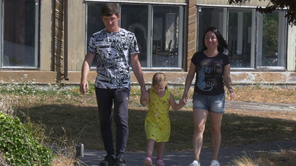 Wojna na Ukrainie: para ucieka z Rosji w poszukiwaniu bezpieczeństwa w Kanadzie