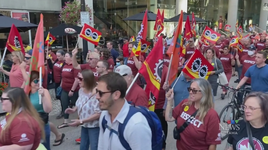 Canada's largest public sector union, feds to begin mediated talks on Sunday | CTV News