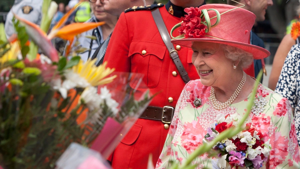 Les Canadiens réagissent à la mort de la reine Elizabeth II