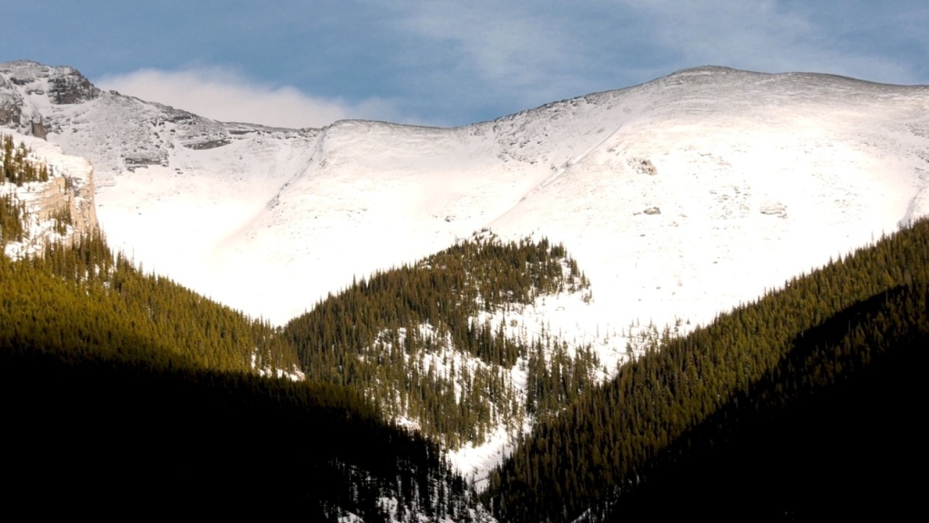 Weak snowpack causing increased risk of avalanches in Alberta, B.C.