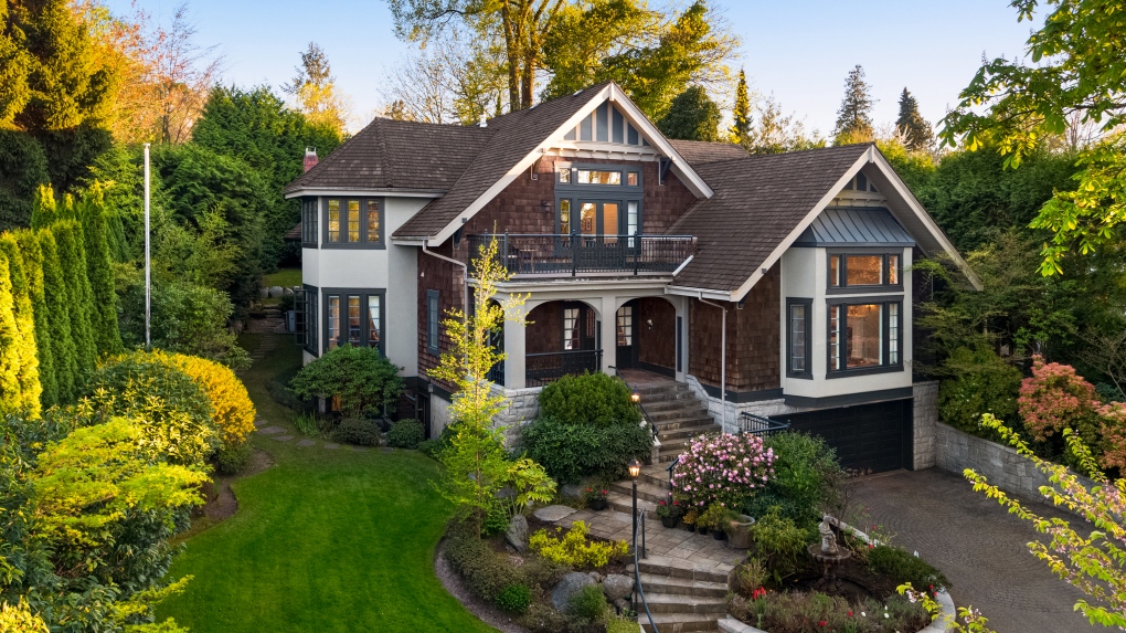 Real estate market in Canada: Luxury homes on sale