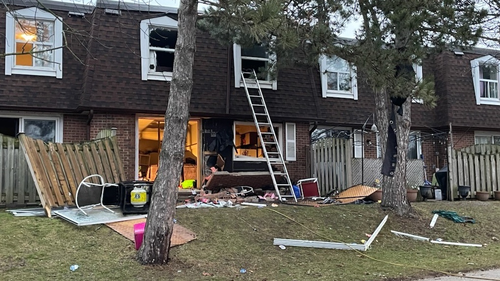 Una explosión en una casa en Kitchener envió a cuatro personas al hospital