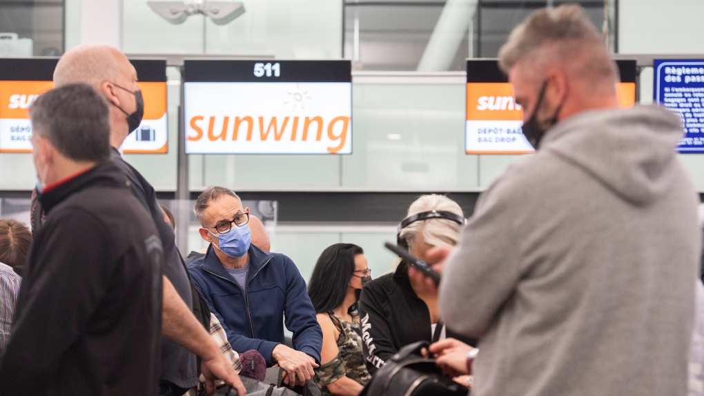 Ottawa envisage de renforcer la réglementation sur les droits des passagers après les bévues de Sunwing: ministre