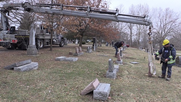 La OPP imputa por fechoría a siete jóvenes por destrozar un cementerio