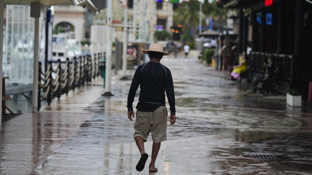 El huracán Tammy se arremolina en las aguas abiertas del norte del Mar Caribe