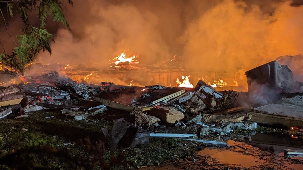 Innisfil, Ont. explosion on Crescent Harbour destroys two homes