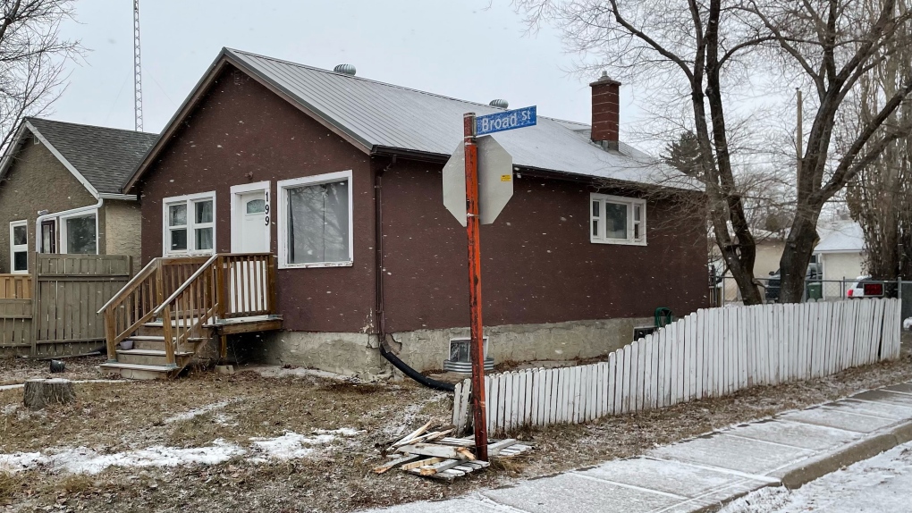 'The house shook': Police cruiser crashes into Regina man's house