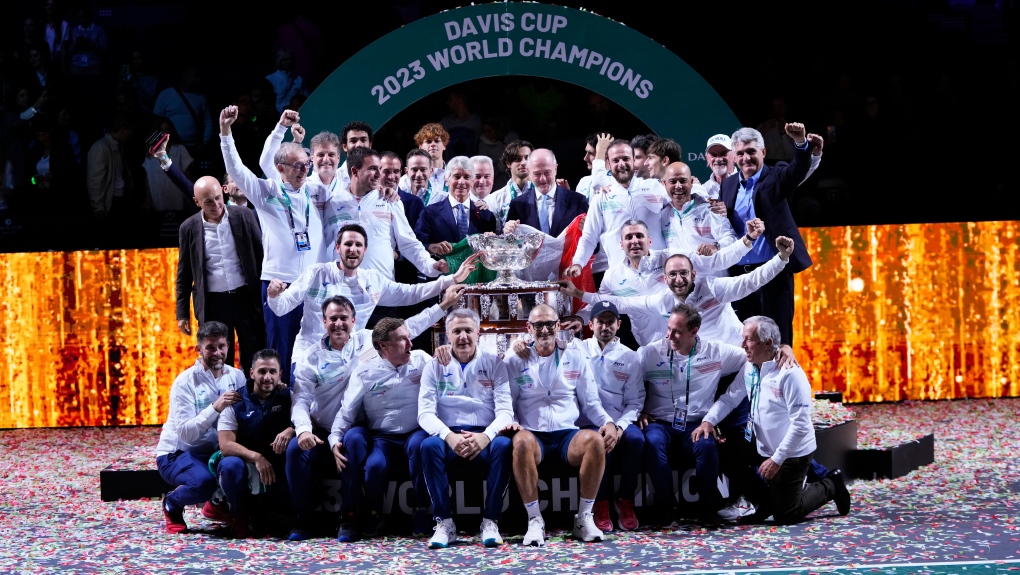 The Italian Davis Cup team celebrate with the trophy after defeating Australia during the Davis Cup final tennis matches in Malaga, Spain, Sunday, Nov. 26, 2023. Italy are the 2023 World Champions Davis Cup winners. (AP Photo/Manu Fernandez)