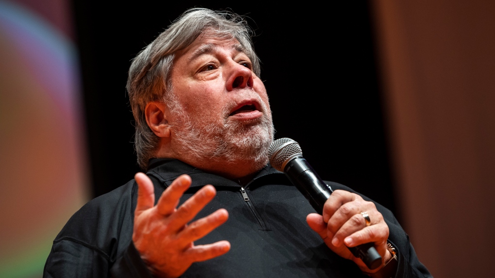 Salah satu pendiri Apple Steve Wozniak dirawat di rumah sakit di Meksiko dan kemudian kembali ke Amerika Serikat