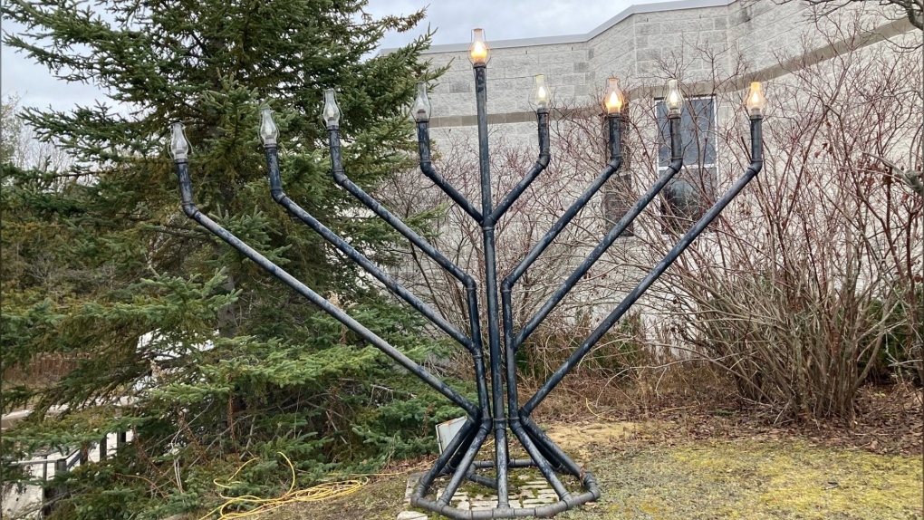 Barrie, Ont.'s Jewish community marks beginning of Hanukkah