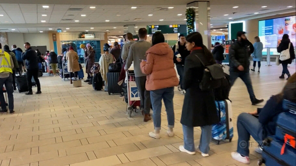 Bill Fortier reports on the crowds of travellers this holiday season in Canada and the U.S., which in some cases rival pre-pandemic levels.