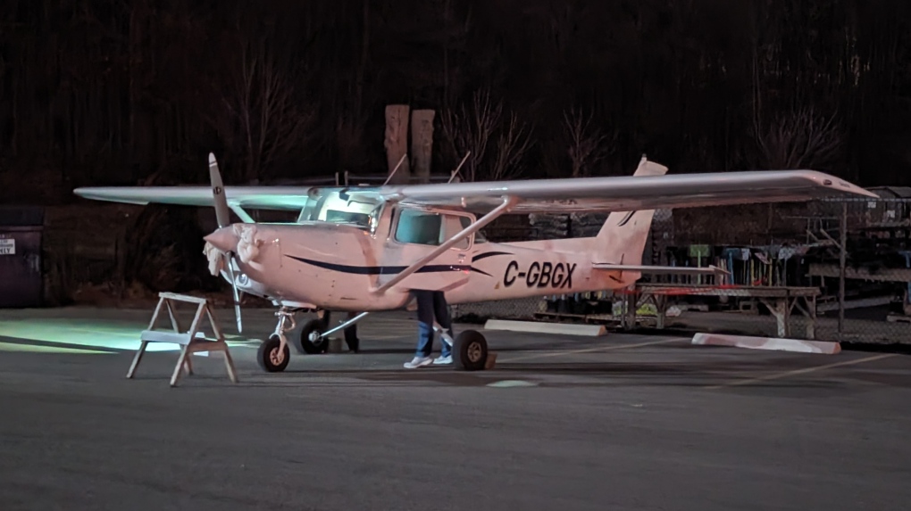 Un petit avion effectue un atterrissage d’urgence près de Brantford, en Ontario.