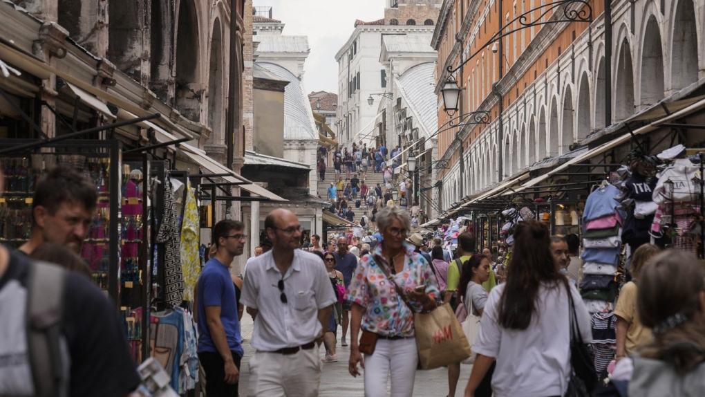 Venice is limiting tourist groups to 25 people starting June
