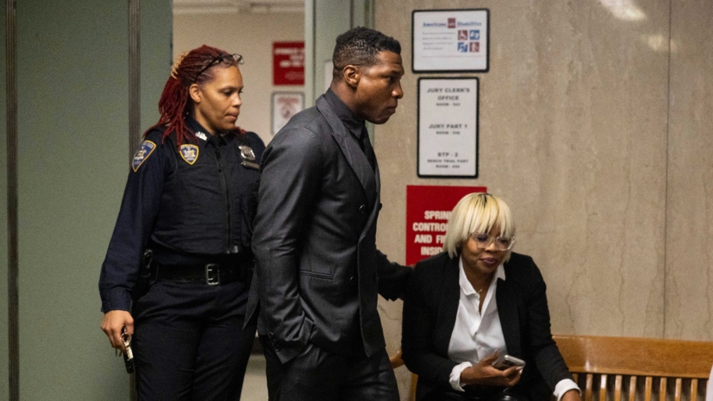 Jonathan Majors, centre, arrives at court after a short recession during a trial on his domestic violence case, Monday, Dec. 4, 2023, in New York. (AP Photo/Yuki Iwamura)