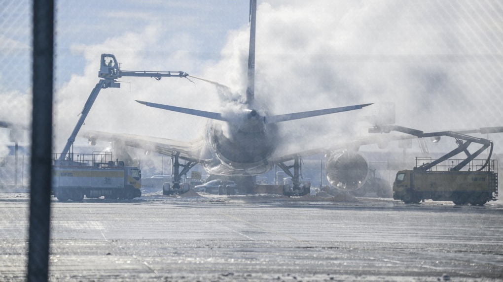 Eisiger Regen in München führt zu Unfällen mit drei Todesopfern, Flughafen nimmt Flugverkehr wieder auf
