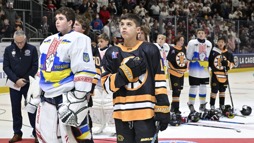 Young Ukrainian hockey players score their first win at Quebec City peewee tournament