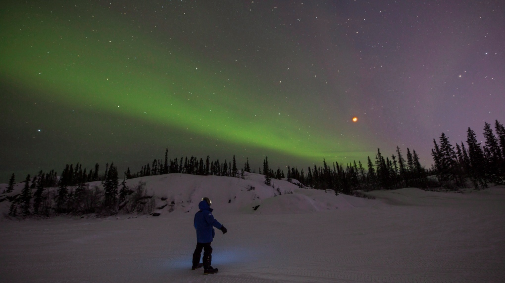 ‘We’re not crazy’: Listen to a flight report unusual lights near Yellowknife in January