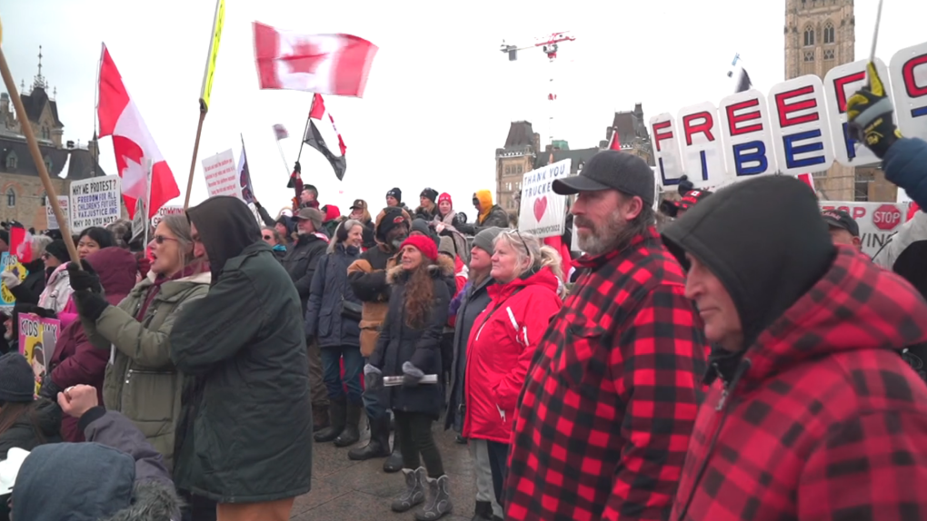 Convoi de la liberté : les manifestants soulignent l’anniversaire du retrait du convoi d’Ottawa
