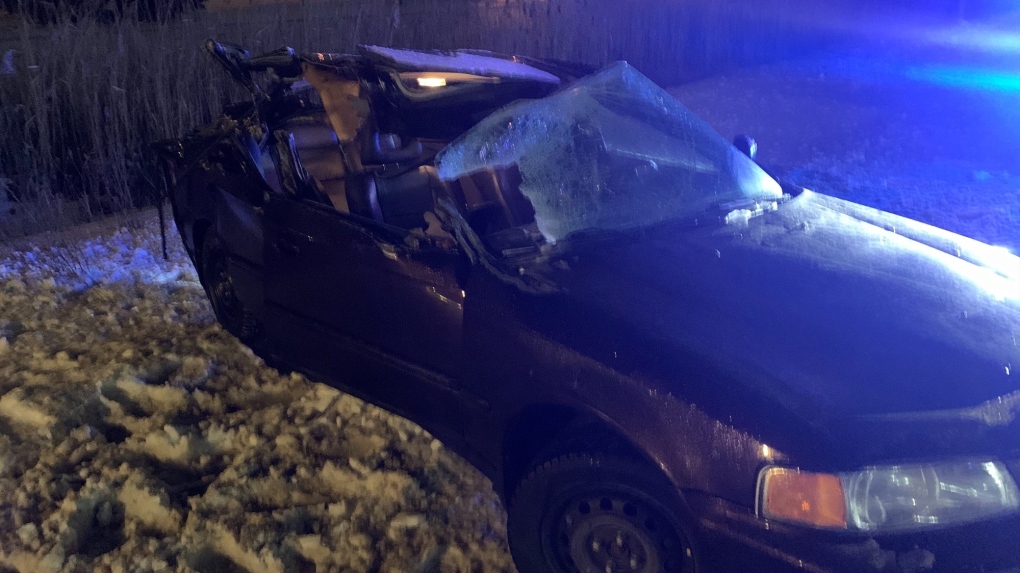 Snowplow crash tears roof off car in Guelph, Ont.