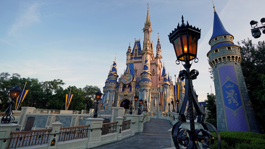 Disney World : gouvernement de Floride.  signe le projet de loi pour le contrôle