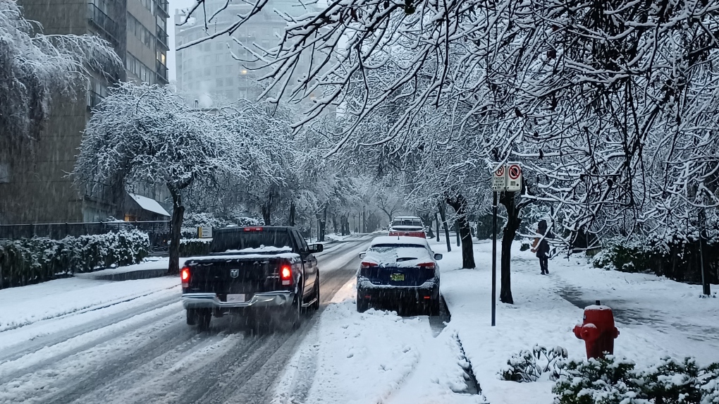 Snowfall warning issued for Metro Vancouver as drivers face messy morning commute