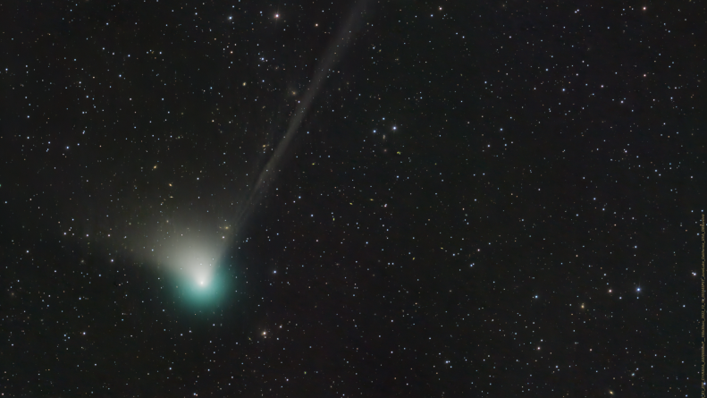 Rare green comet visible by binoculars this weekend as it passes close to Mars