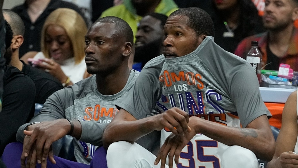 Kevin Durant makes Suns debut in return from knee injury