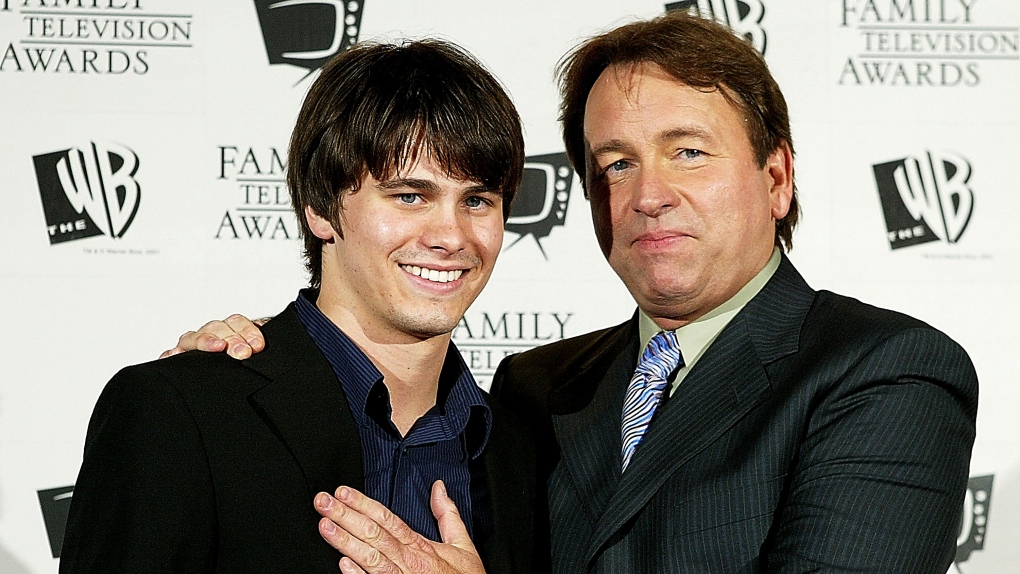Jason Ritter (left) and John Ritter are pictured in Beverly Hills, California, in 2003. (Carlo Allegri/Getty Images)
