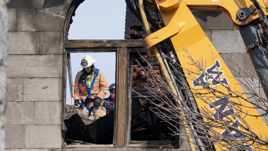 5 remain missing as rescuers continue search through wreckage of Old Montreal fire