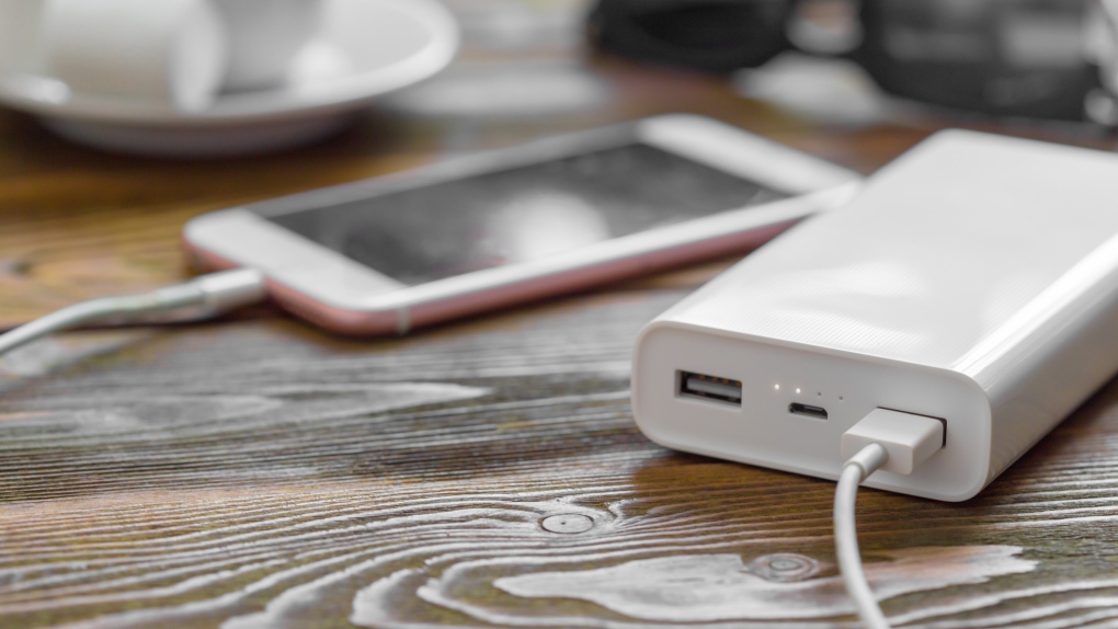 Could Canada soon standardize USB chargers? Feds looking into it, budget says