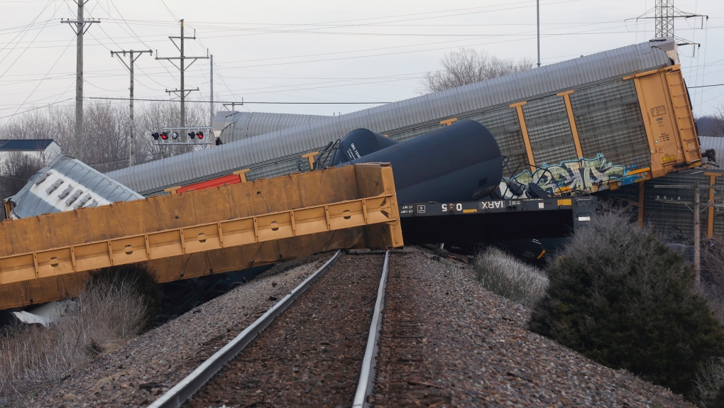 Ohio: 20 wagonów pociągu towarowego Norfolk Southern wykoleiło się