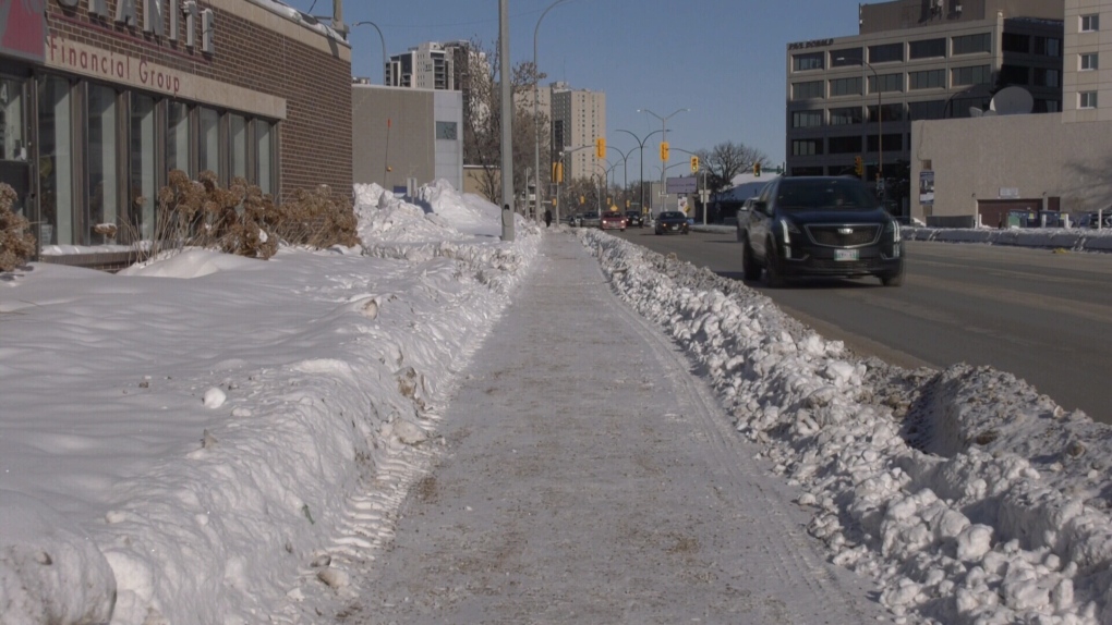 City councillors debate snow clearing process on Winnipeg sidewalks