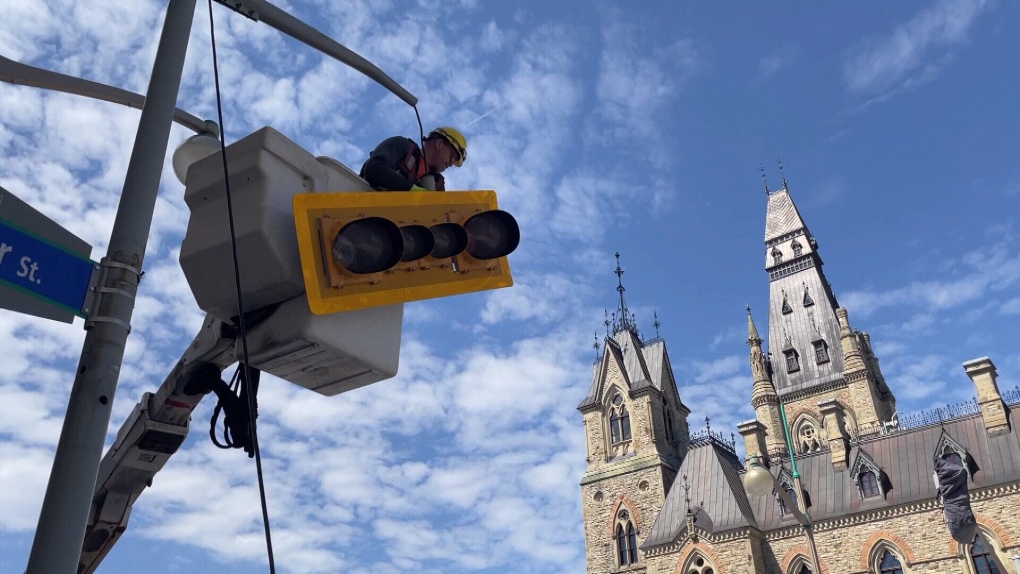 Wellington Street in front of Parliament Hill to reopen Friday