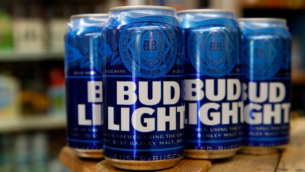 Laporan mengatakan eksekutif Bud Light mengambil cuti setelah panggilan boikot