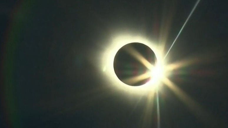 Los astrofísicos piden a la gente que se proteja los ojos durante el eclipse