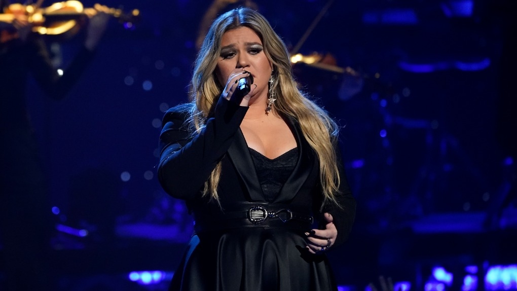 Kelly Clarkson responds to report accusing her daytime talk show of being a toxic workplace